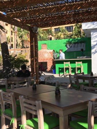 Mako Raspados & Veggy Deli